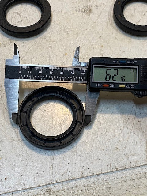 12 Quantity of TTO F1118 Oil Seals 62mm OD 40mm ID (12 Quantity)