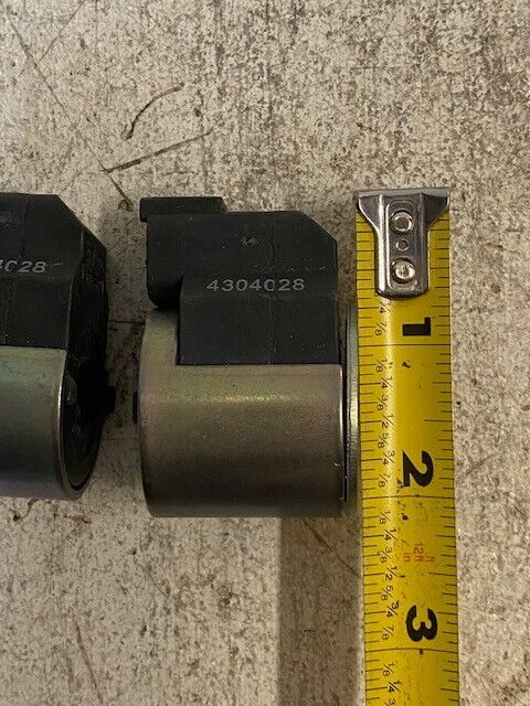 2 Qty of Solenoid Coil Valves 4304028 28 VDC 4913 PC - USED (2 Quantity)