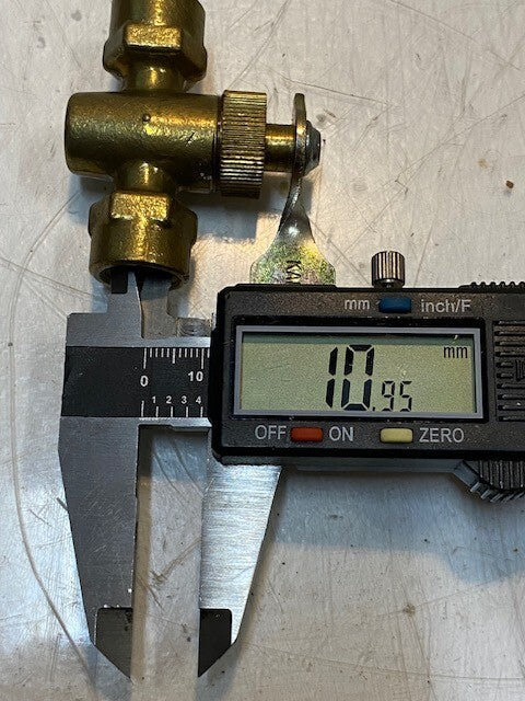 Kantleak Pat. No. 2,980,390 Female Fuel T-Valve Shut-Off Valve