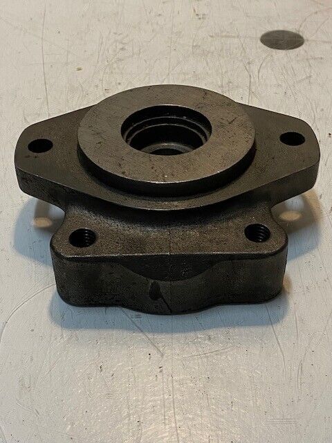 Lynch DB-1685-3 Hydraulic Gear Pump Shaft End Cover Flange Plate 52mm Bore