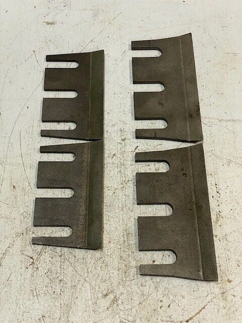 4 Qty of Corn Knives for John Deere (Two 5-7/8" & Two 7-1/8")