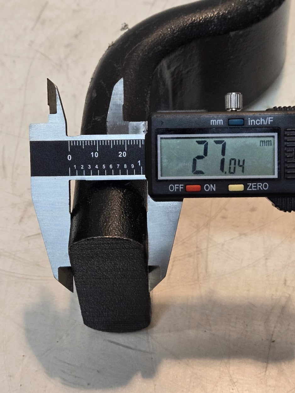 CNH Swinging Drawbar | 9.5" Long 2.5" Wide 1" Thick | 33.5 mm Clevis Hole