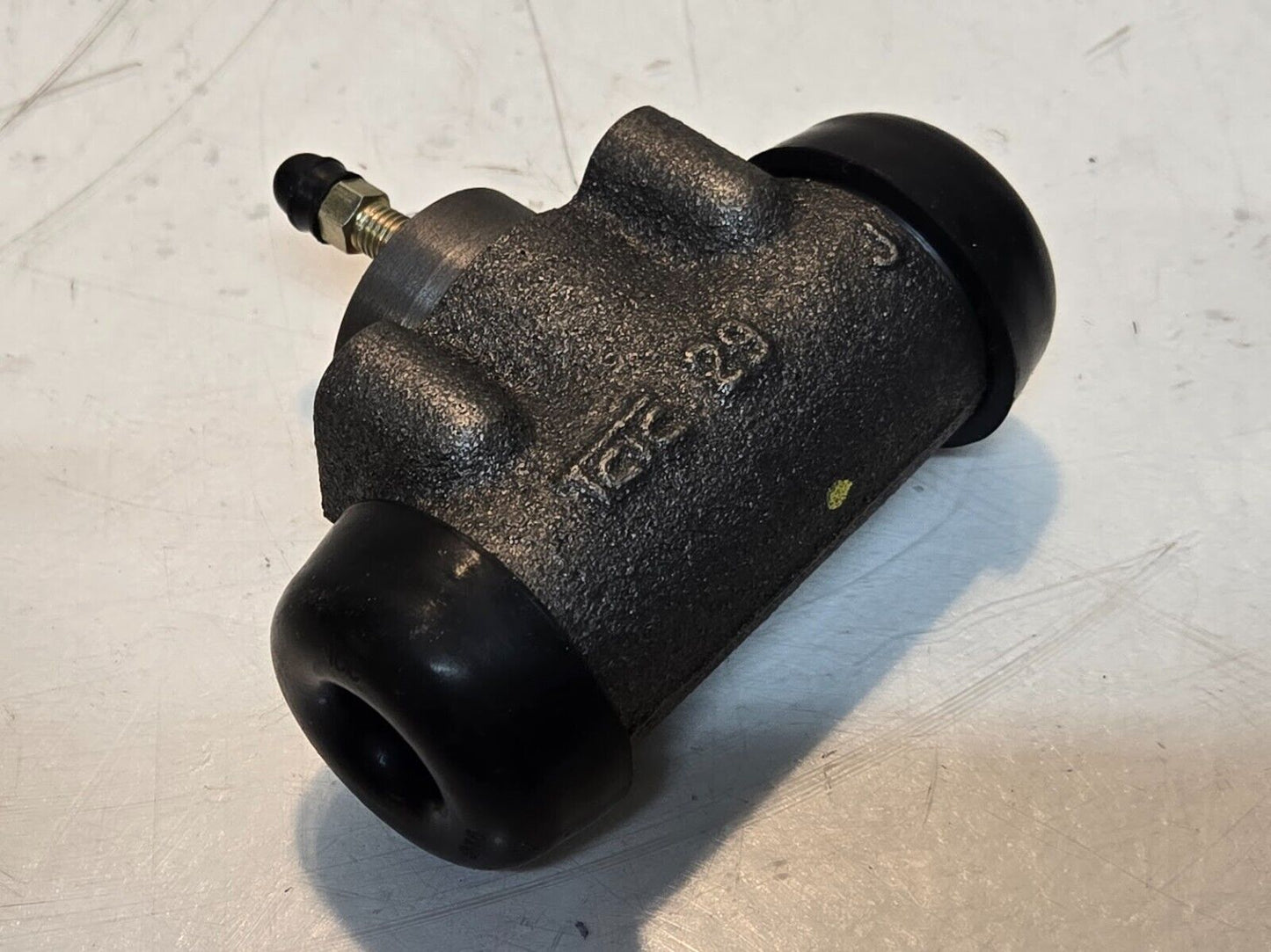 TCIC Brake Cylinder FD20 for Forklift | TCIC 29 J | 3 7/8" Long 1 1/2" Diameter