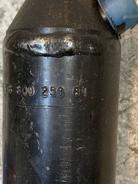 Hydraulic Cylinder C36556 | A8 800 250 81 | 17-3/4" Long 70mm OD 22mm Thread