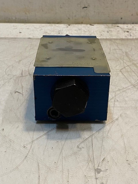 Hydraulic Check Valve 164942 | 40/98 | 6-1/4" L 2-3/4" W 1-7/8" H