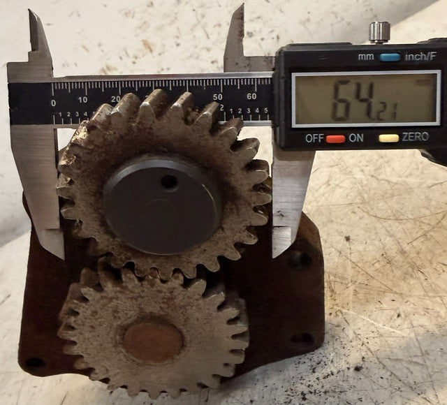 Diesel Engine Oil Pump Cast Metal With Two Drive Gears Heavy Equipment Motor
