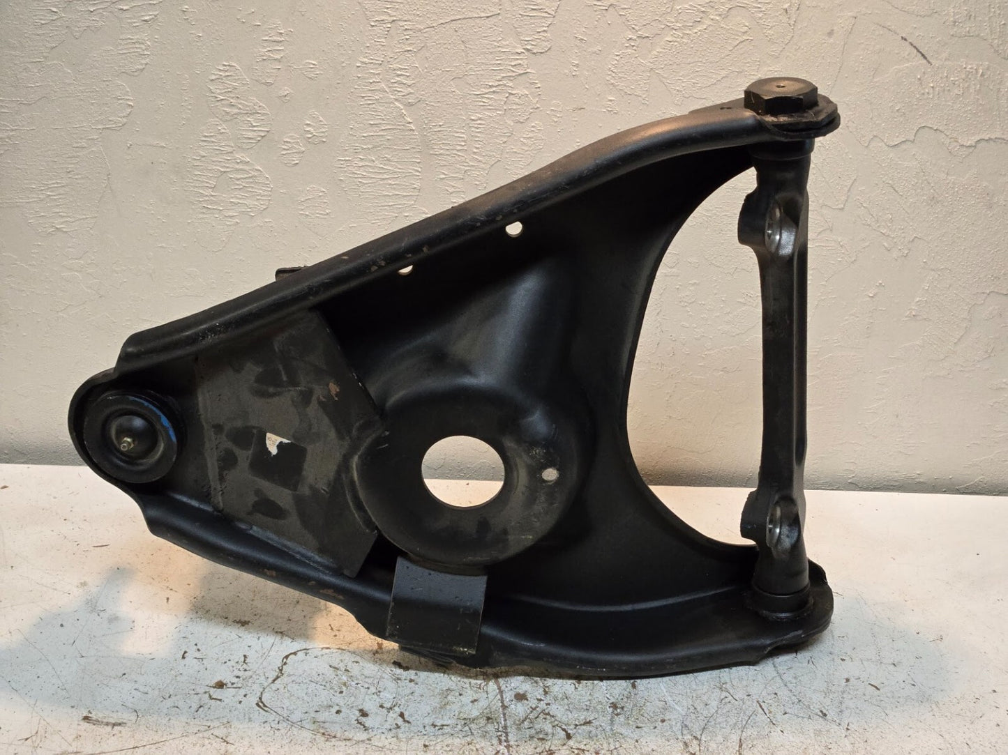 Lower Front Passenger Side Suspension Control Arm 337516 for GM 45D3261 | 14 BO1