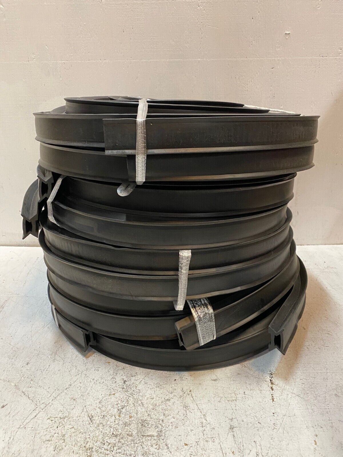 180 Ft of 1-1/2" Wide x 7/8" Thick Rubber Weather Stripping (18 Strips of 10ft)