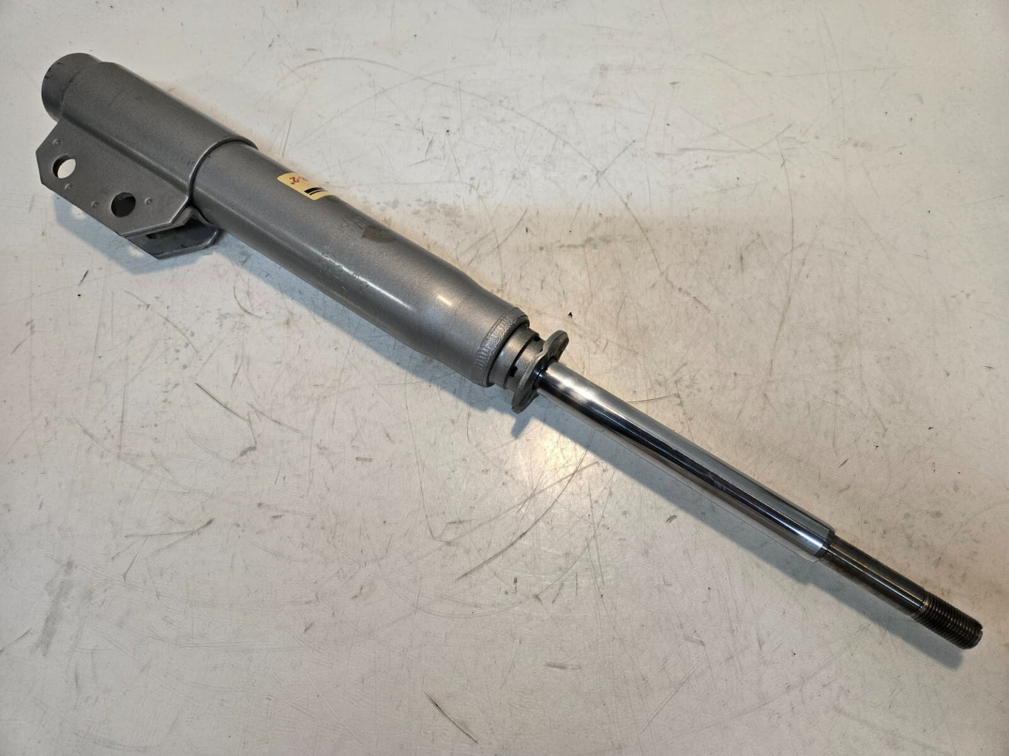 KYB GR-2 Gas Strut 235005 | YG31 | 25" Overall Length | 15.9 mm Threaded End