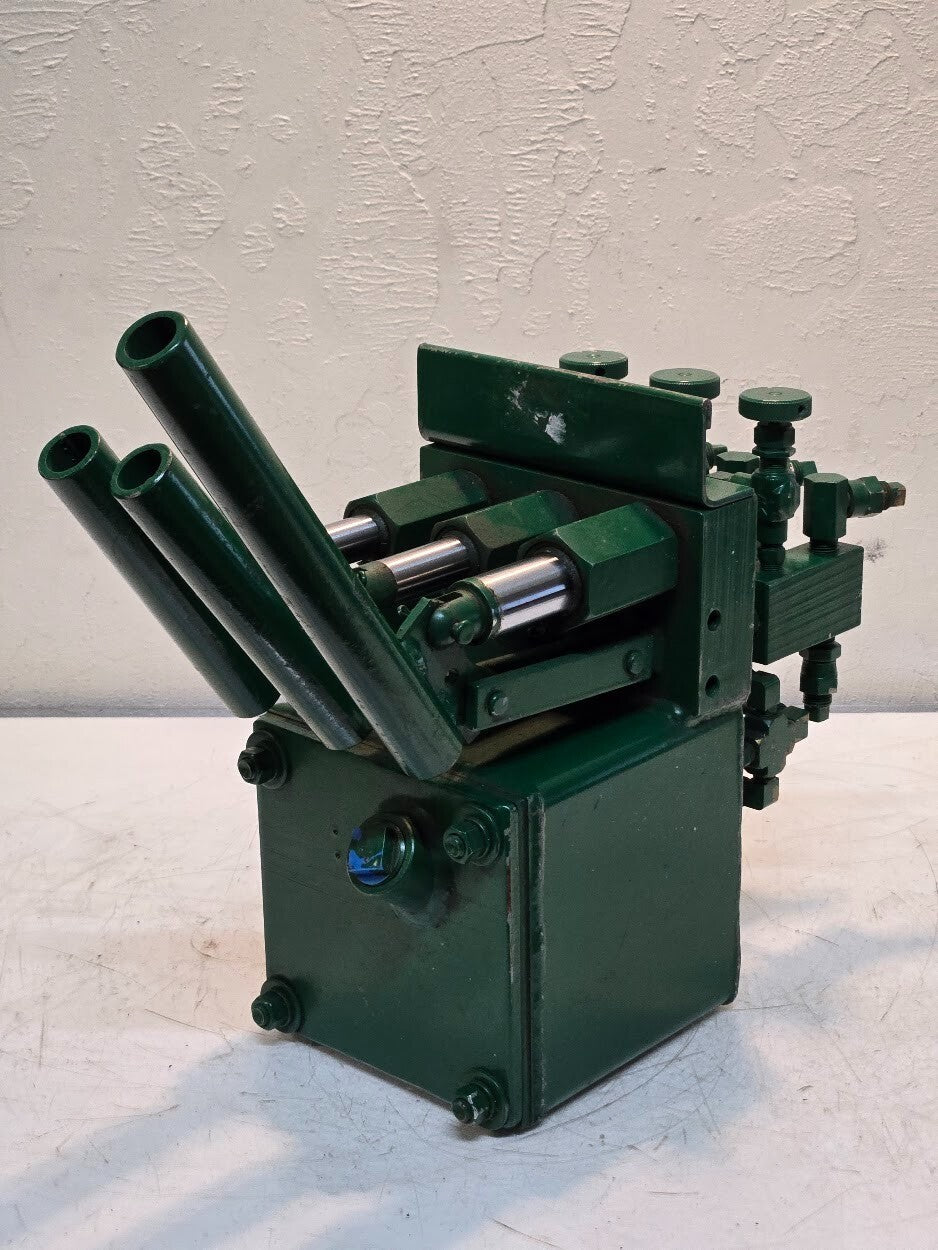 Hydraulic Valve Control Box | 3 Valve | 3/4" Reservoir Inlet 1/4" Valve Outlets