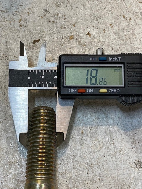 Box of 25 Quantity of 5305-00-425-2662 Hex Bolts 2-1/2" Length 3/4" Thread