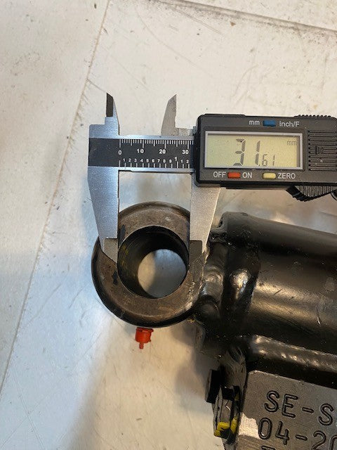 Hydraulic Cylinder SE-S39-04-2010-T1223 | 27-1/4" Long 4-1/4" Wide 32mm Bore
