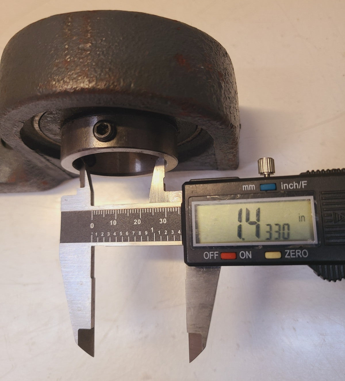 LAMB Pillow Bearing Single Foot V-10533