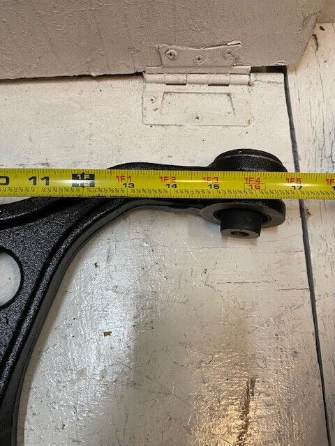 Right Suspension Control Arm 85064 R 2 SV17 18" Long 17" Wide 3" Tall