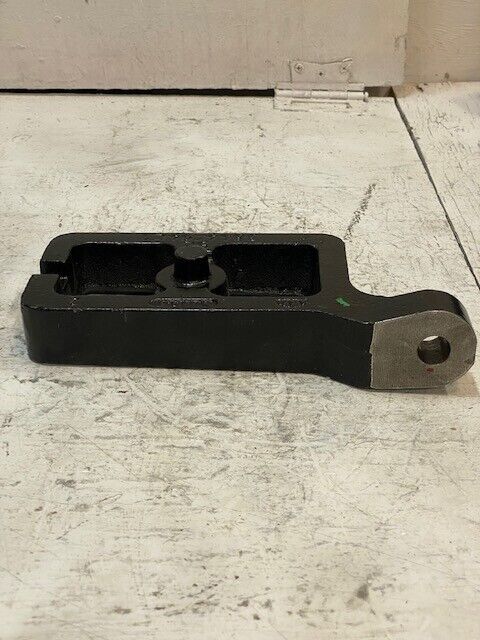 Navistar Front Shock Absorber Axle Bracket Right 5C 3844194C 10113J