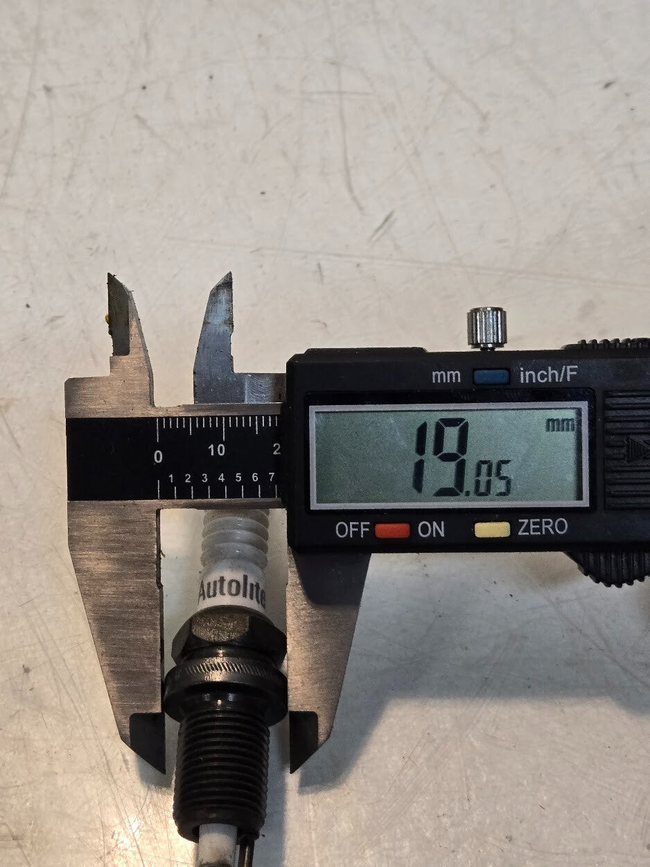 21 Quantity of Autolite Resistor 985 Spark Plugs | 14mm Thread 16mm Hex (21 Qty)