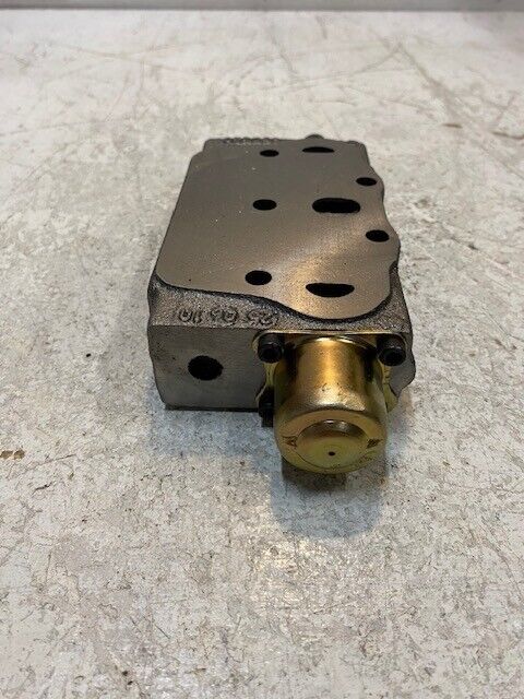 Hydraulic Direct Control Valve 052029 | 250610 5-1/2" x 3-1/4"