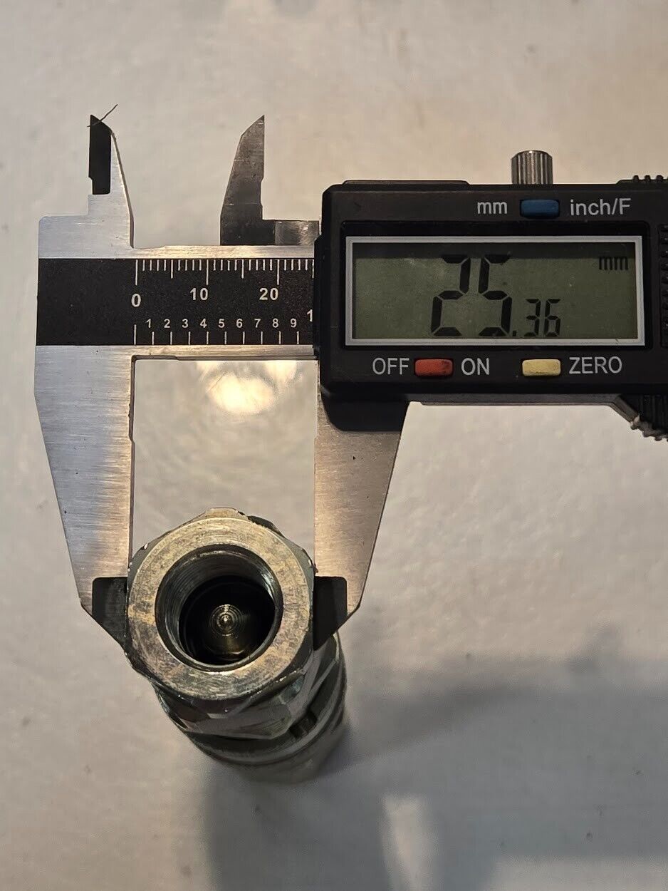 Aeroquip FD49 Series 2929 3/8" Quick Disconnect Hydraulic Valve 1/2" FNPT Ends