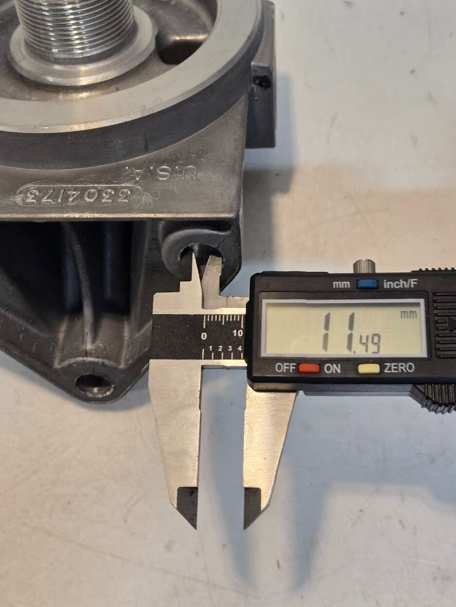 Fleetguard Adaptor Head 3304173S with Luber-Finer LFP-777PB Lube Filter