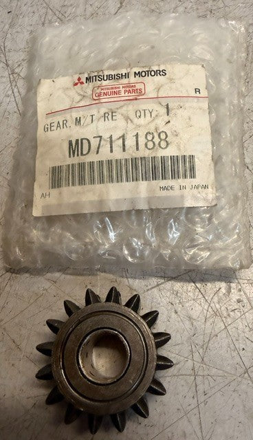 Mitsubishi Motors Manual Transmission Reverse Idler Gear MD711188 Gearbox Part