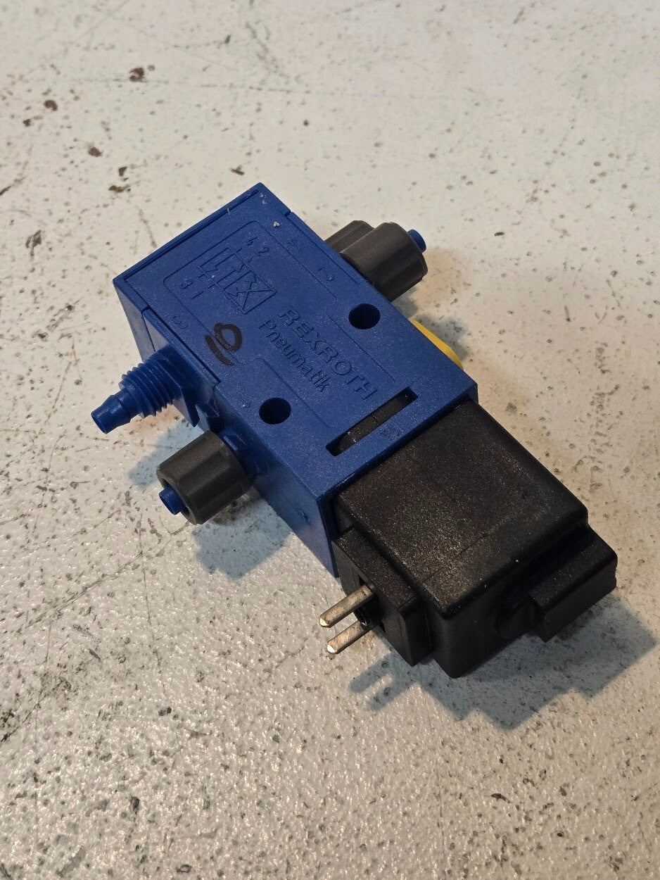Mannesmann Rexroth P26641-6 Pneumatic Solenoid Valve L0400 Type 840 Valve 115PSI