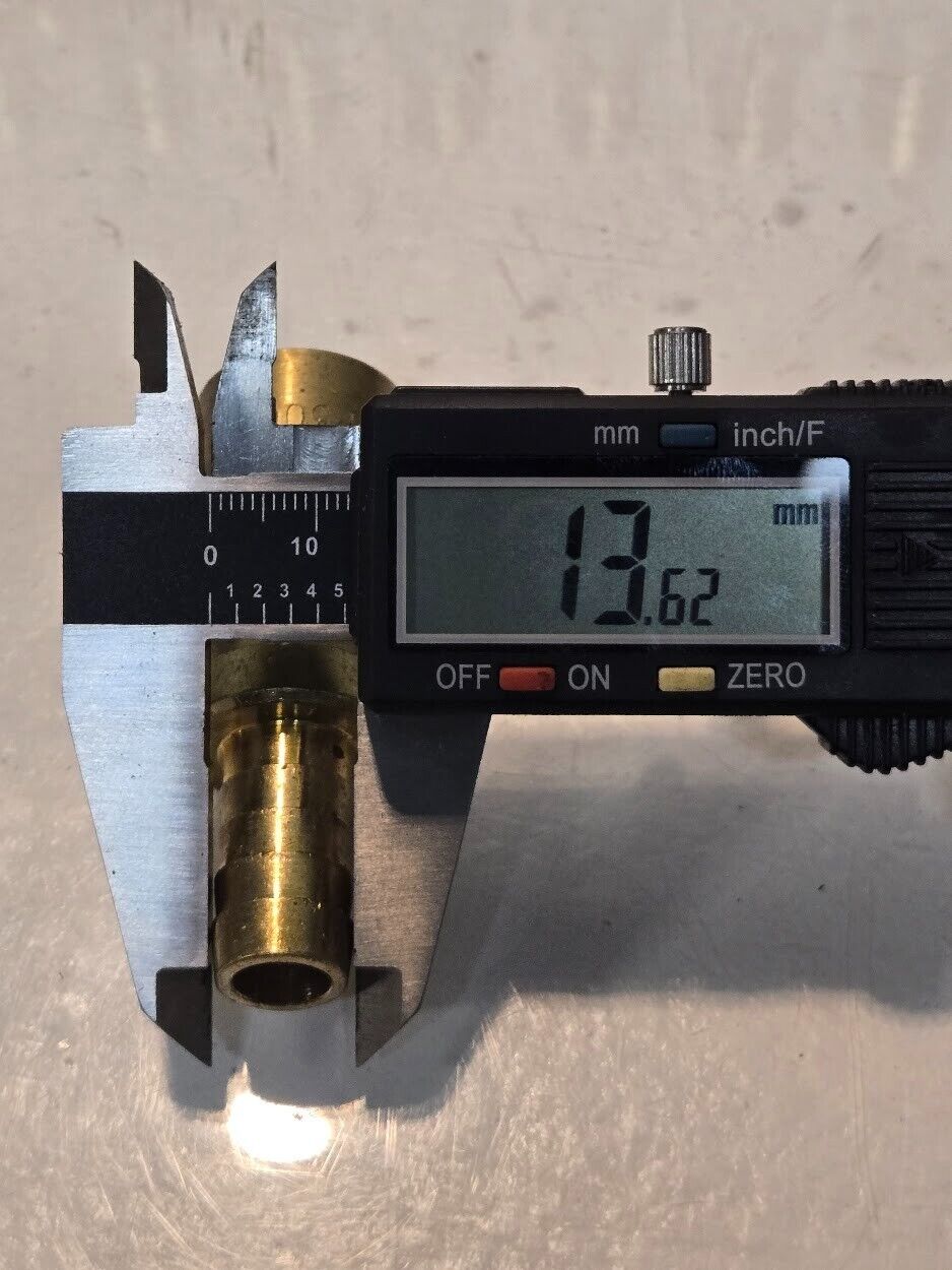 8 Quantity of Parker P300 Series 3/8" Quick Couplings 3/8" Hose Barb (8 Qty)