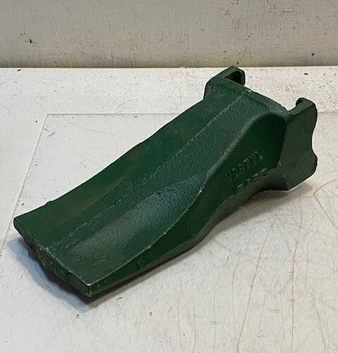 JCB 510/86201 Point V Tooth Point V29TYL | 9-1/2" L 4" W 3-1/2" H