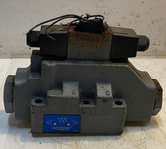 Solenoid Hydraulic Directional Control Valve Mount Assembly 550153 | 7009
