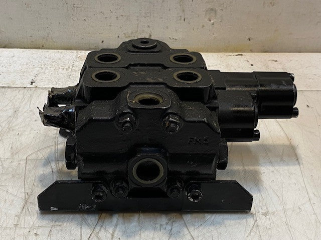 Hydraulic Directional Control Valve FM4 | FM5 | 7" x 9-1/2" x 4-1/4"