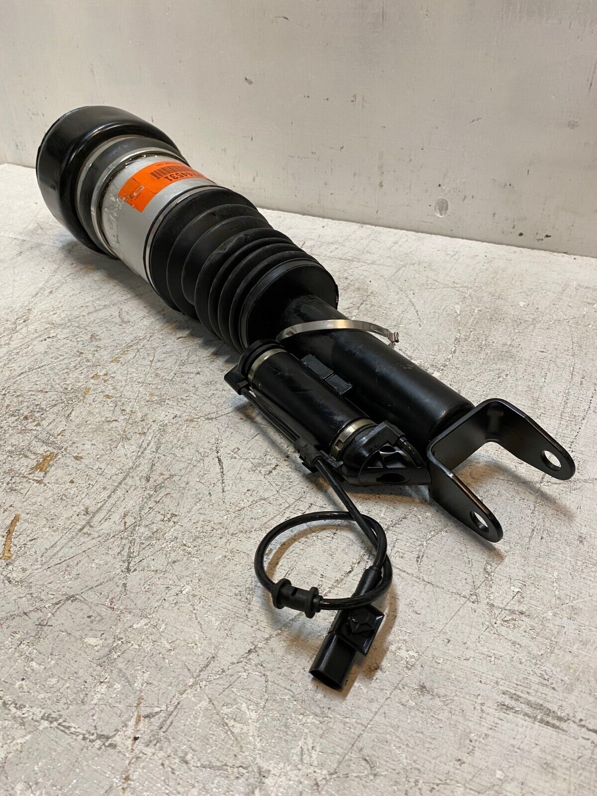 Front Air Shock Strut 34744531 | 28" Long 6.5" OD