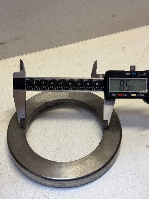 UD Trucks Genuine Parts Seal Retainer | 43224-Z5002