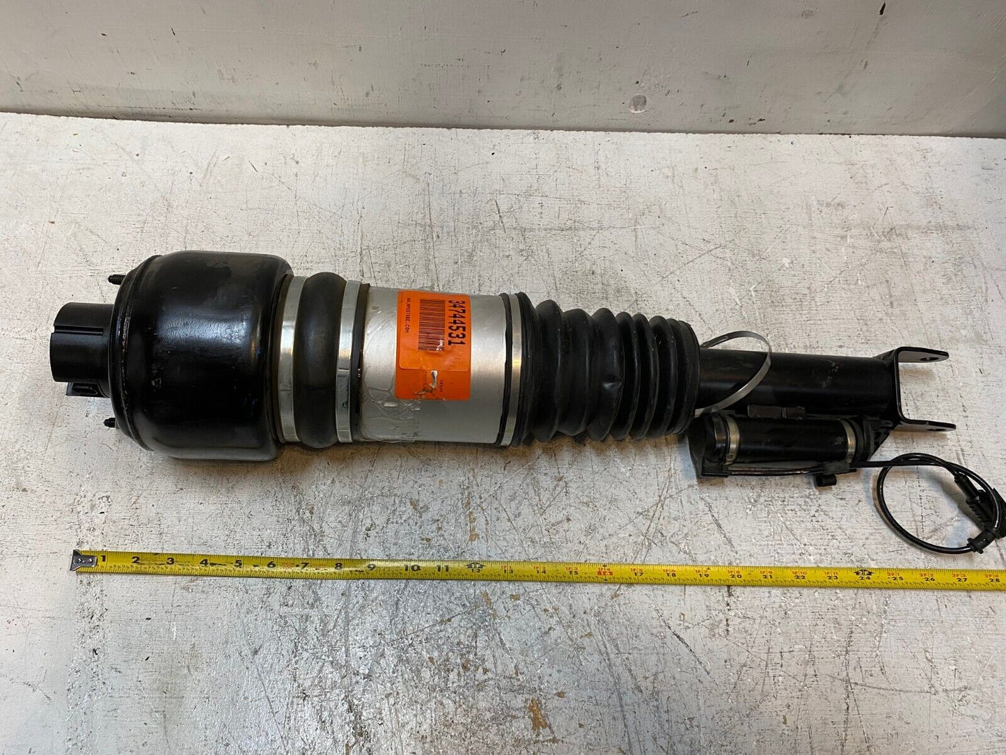 Front Air Shock Strut 34744531 | 28" Long 6.5" OD