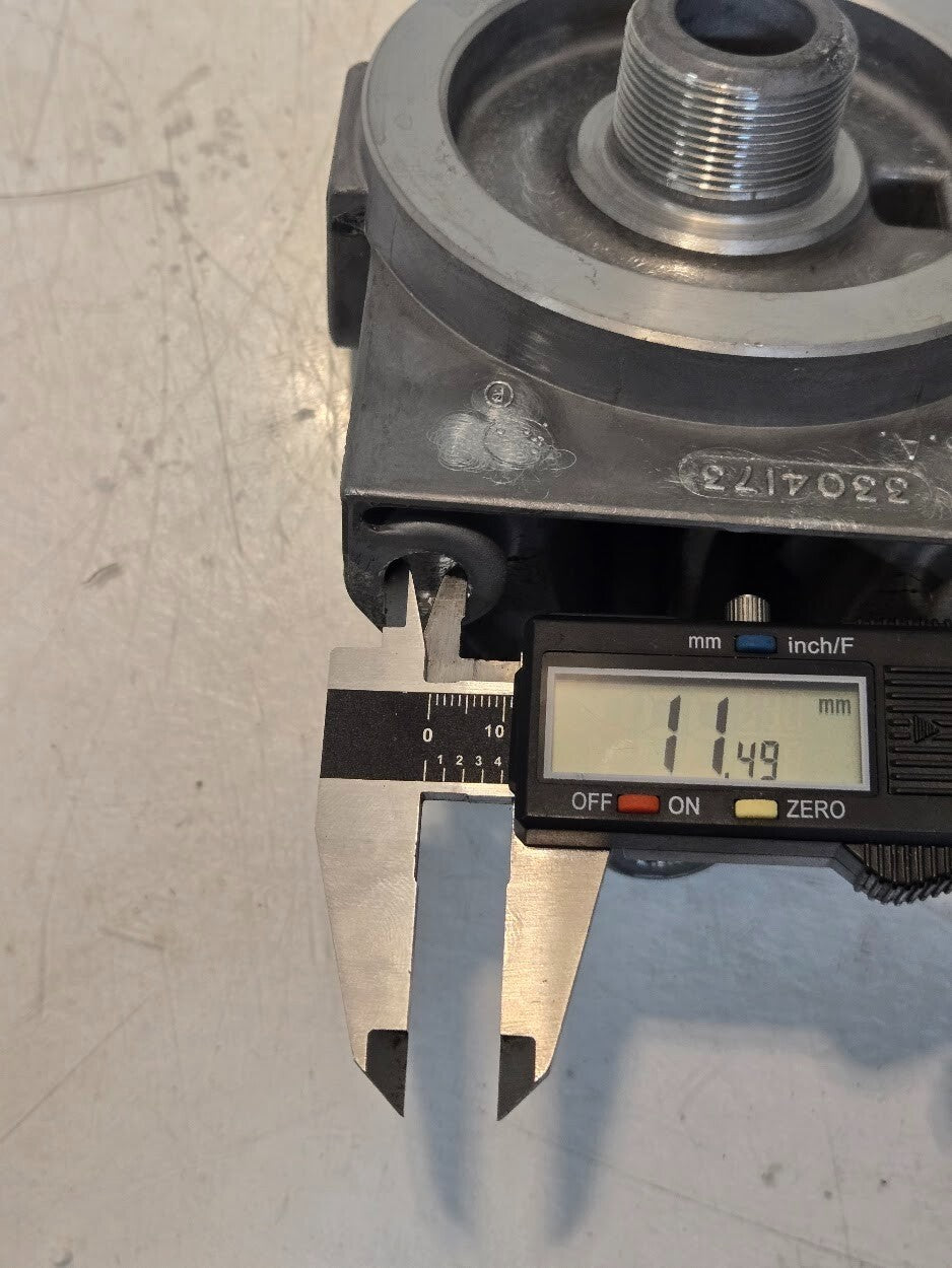 Fleetguard Adaptor Head 3304173S with Luber-Finer LFP-777PB Lube Filter