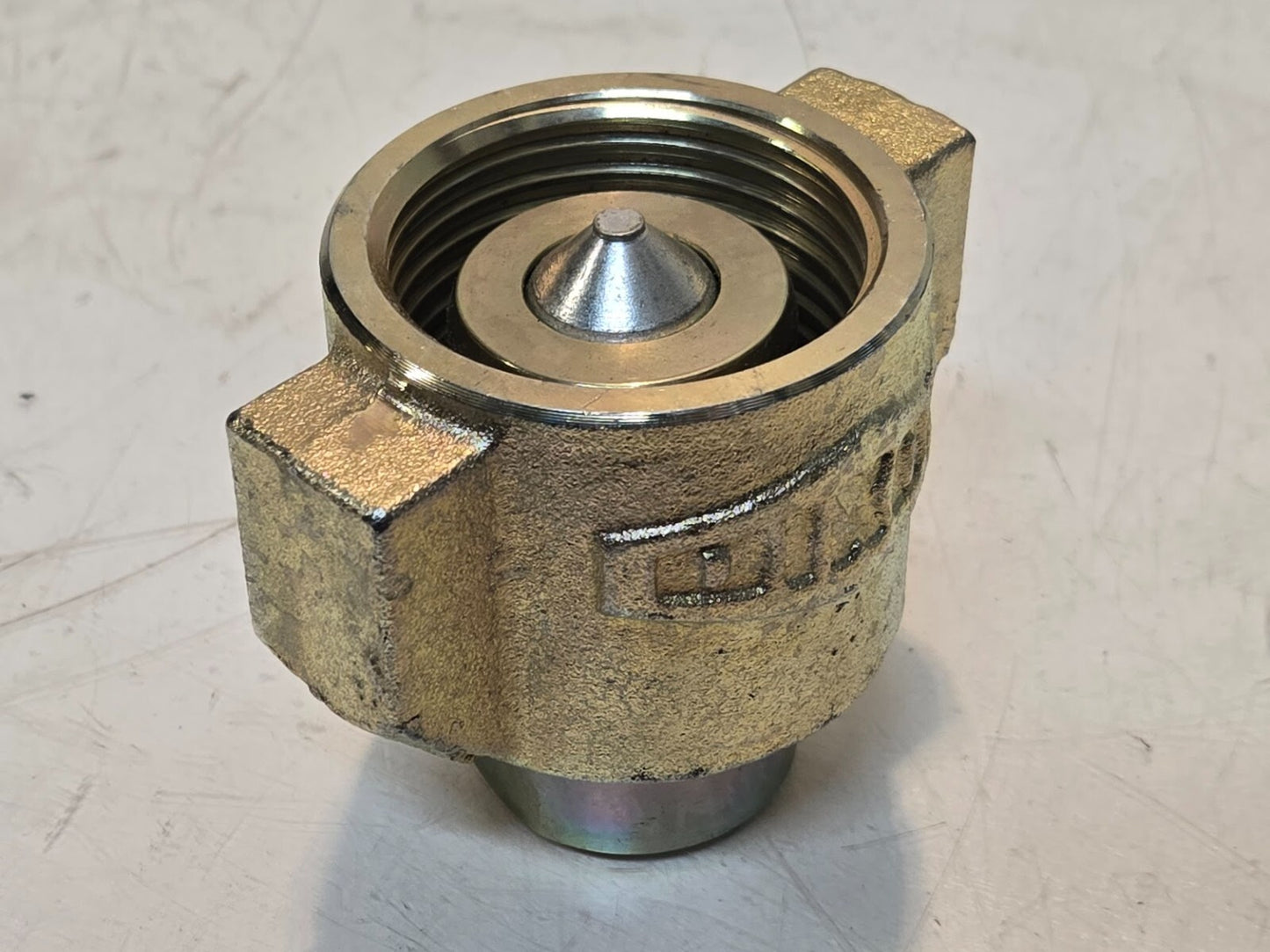 Dixon 242-8 Perfecting Coupling Series WS Wingstyle Hydraulic Threaded Coupler