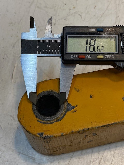 ALAMO #02958644 HITCH POST ASY 4 BAR LINK 19MM BORE 2" THICK 13-1/2" LONG