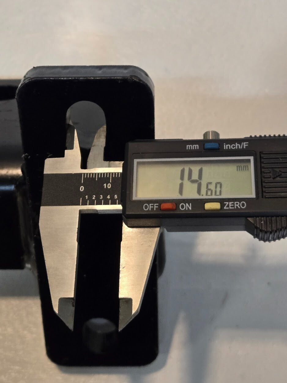 Roadmaster B721 Axle Bracket RH for Sprinter Van | 7" x 5-1/2" x4"