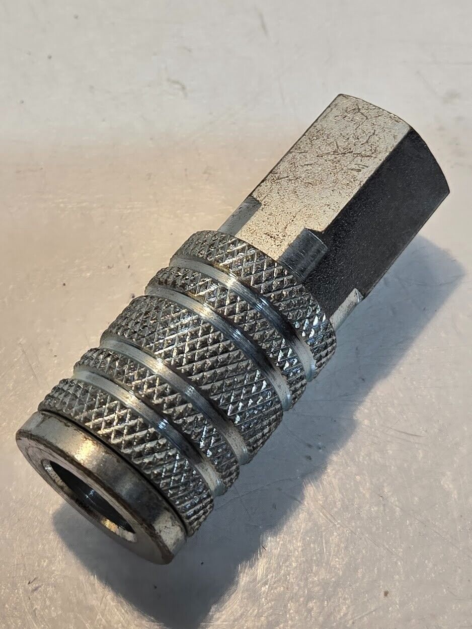 4 Quantity of AMFLO C10 1/2" Quick Connect Hydraulic Fittings 1/2" FNPT (4 Qty)