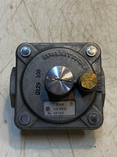 Maxitrol RV48 Poppet Style Gas Pressure Regulator 0129108 | 1/2 PSIG 3.0" - 6.0"