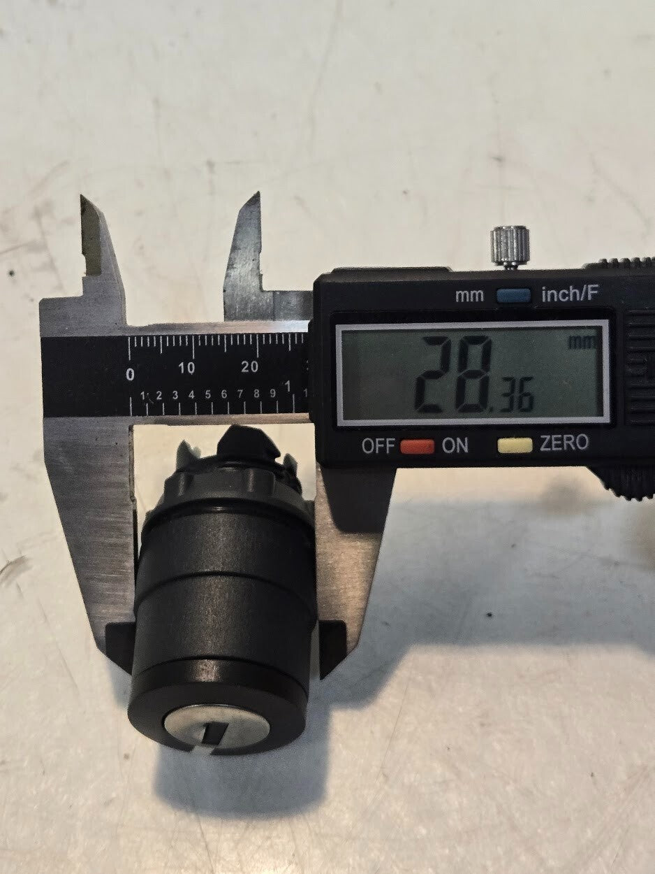 Telemecanique ZB5AG1 3-Position Spring Return Key Selector | 2 Keys | 0804