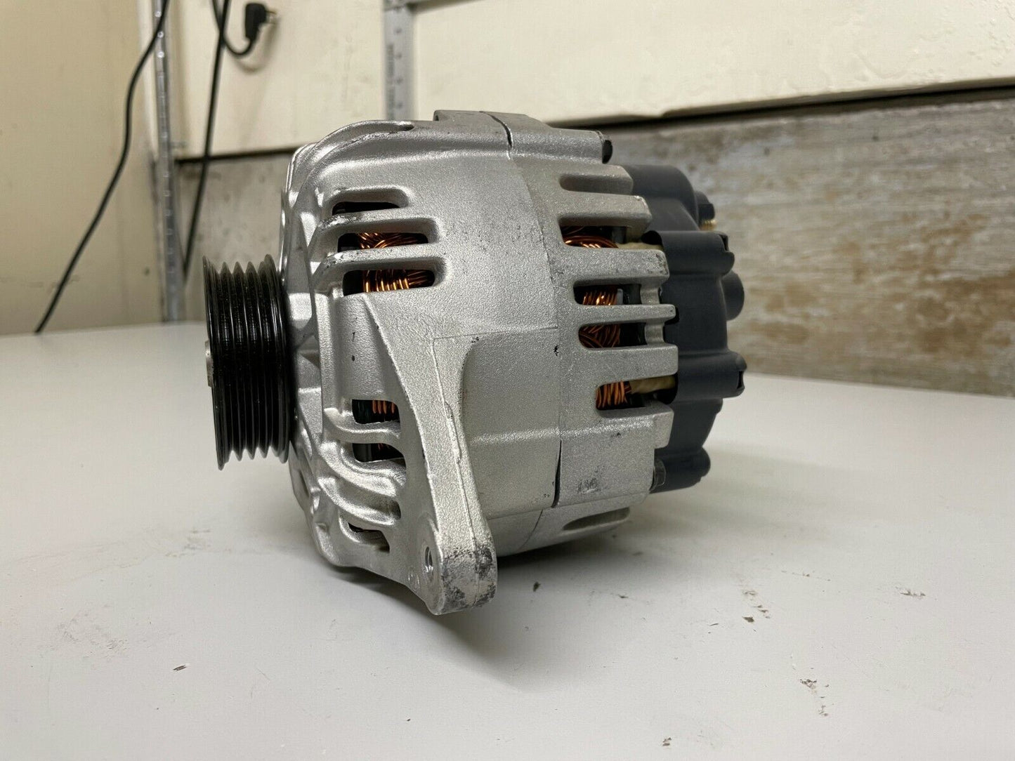 Hyundai Remanufactured Alternator 37300-38400R DAMAGED