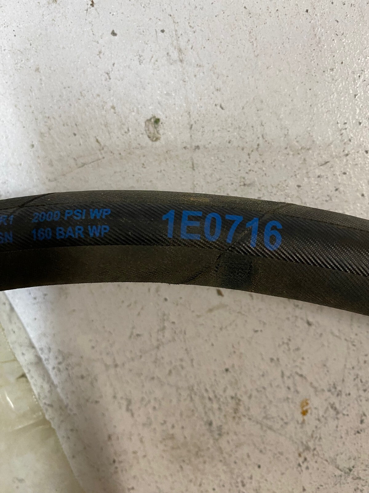 3 Qty of CAT Hoses 716-8  1E0716  28" Length 2407649 (3 Quantity)