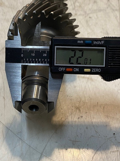 Transmission Input Shaft 12-1/2" Long 28-Teeth 19-Teeth 13-Teeth 20mm End