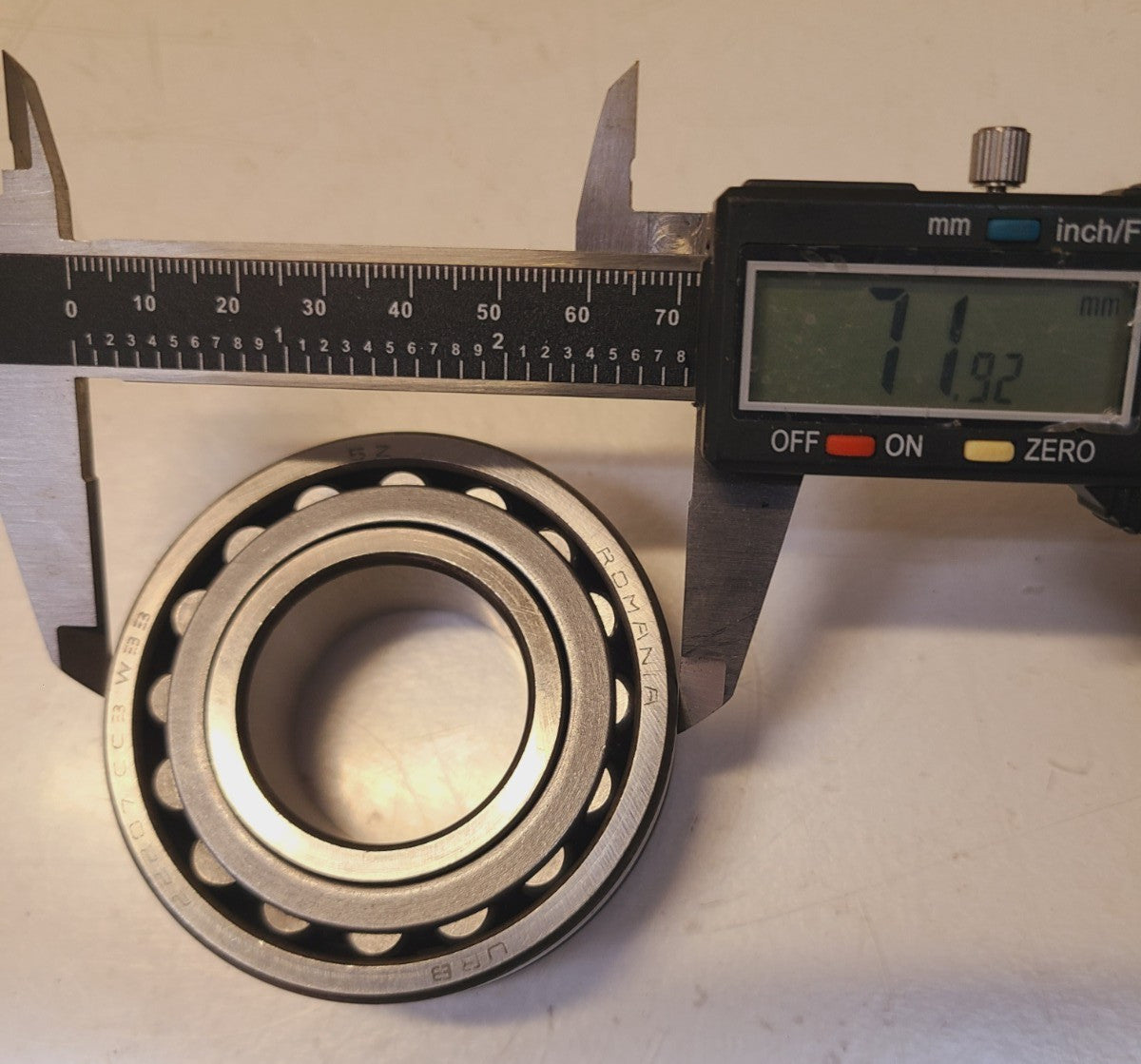 URB Spherical Roller Bearing 22207 CC3 W33