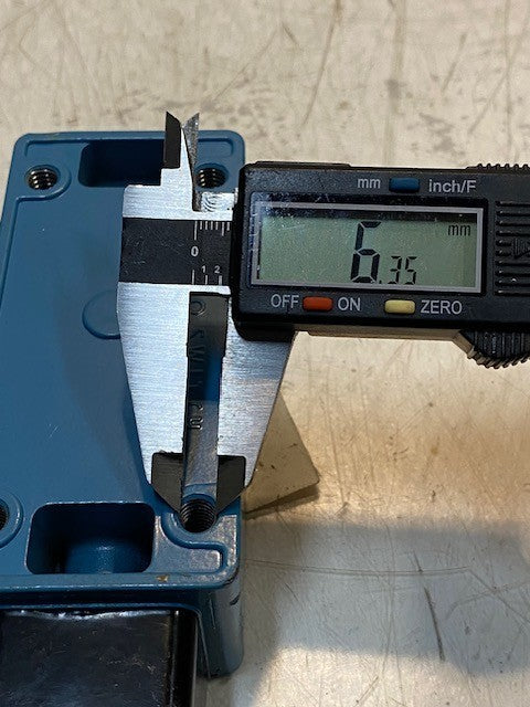 Honeywell Micro Switch 5000 RMS Symmetrical Amperes 240V Max 7" Long 16mm End