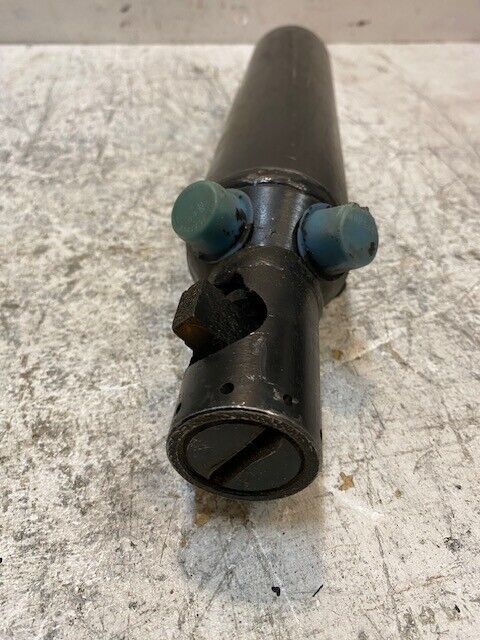 Hydraulic Cylinder C36556 | A8 800 250 81 | 17-3/4" Long 70mm OD 22mm Thread