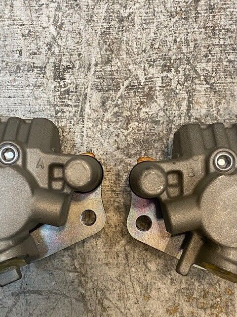 Pair of Brake Calipers S2210GG A & B | 5" x 3-1/2" 3-1/2"