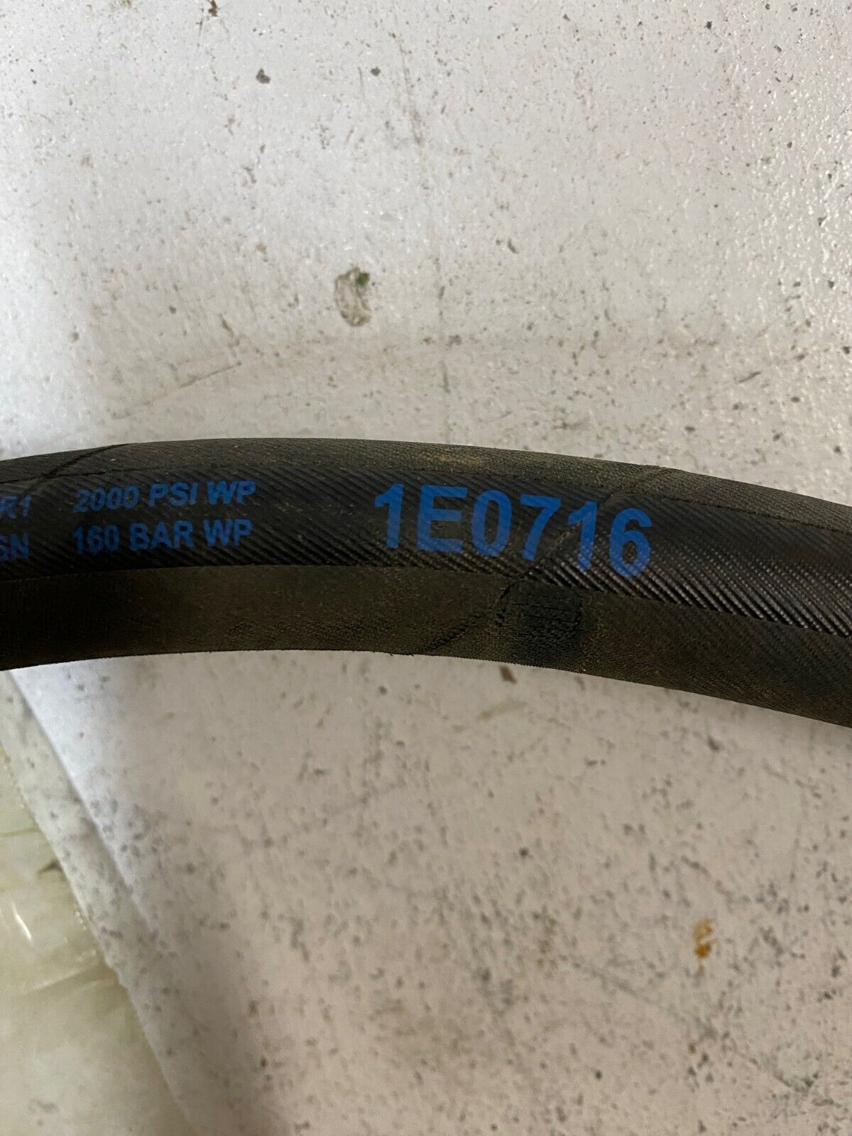 3 Qty of CAT Hoses 716-8  1E0716  28" Length 2407649 (3 Quantity)