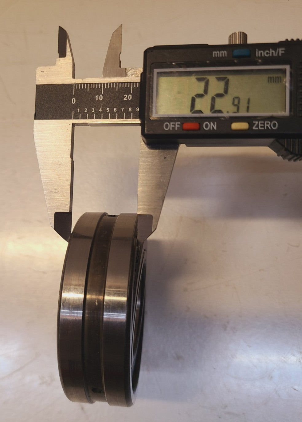 URB Spherical Roller Bearing 22207 CC3 W33