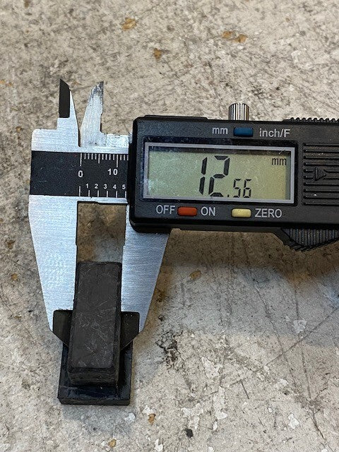 1,250 Rectangular Rubber Closure Gommet Plugs 32mm x 13mm ID 823123