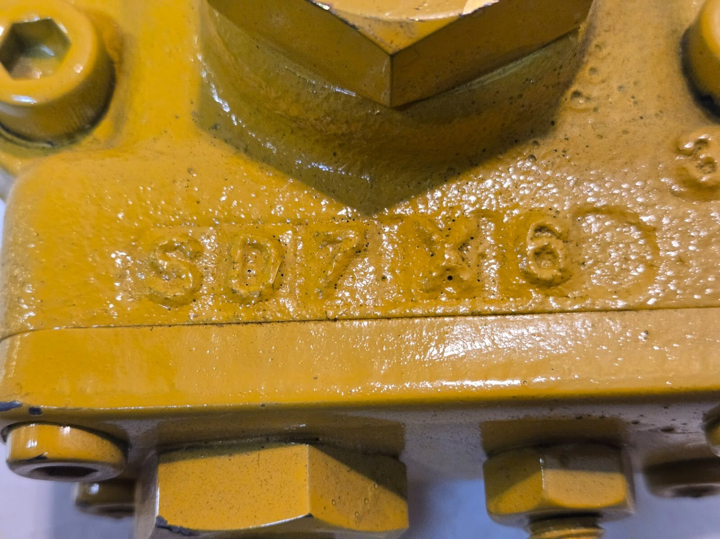 Hydraulic Control Valve SD7X6 | 9-1/2" x 4-7/8" x 3-1/2" | 10 mm Thread